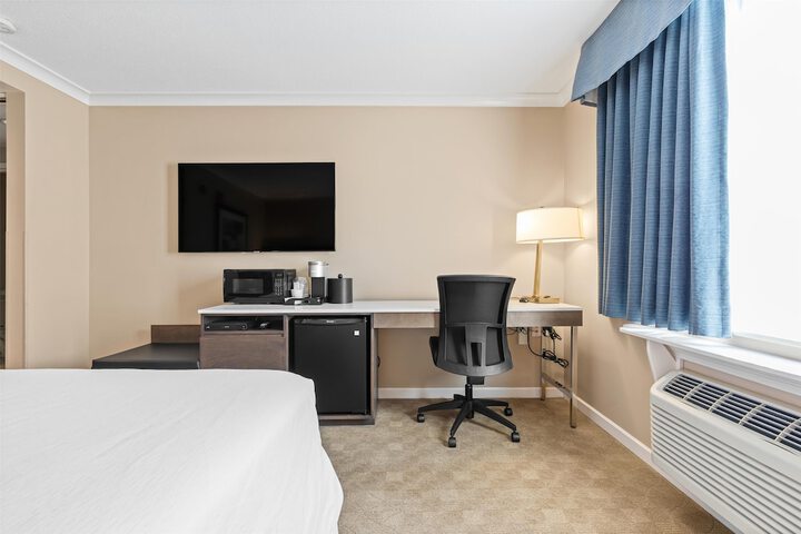 Room 13 of 32