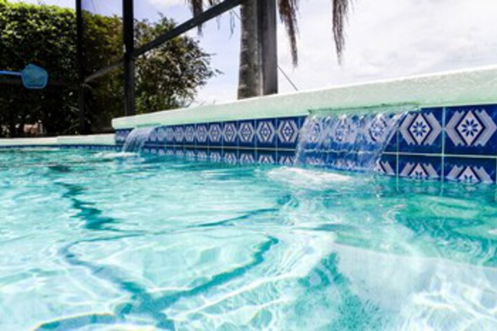 2959 4-bed Pool Home W / games Room & Water View!