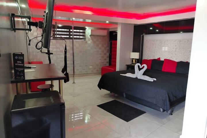 Room 16 of 28