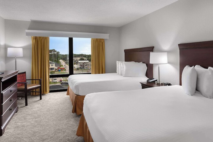 2 Queen Beds Ocean Front Balcony Kitchenette (17 of 24)