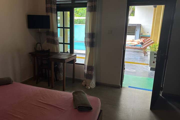 Room 6 of 34
