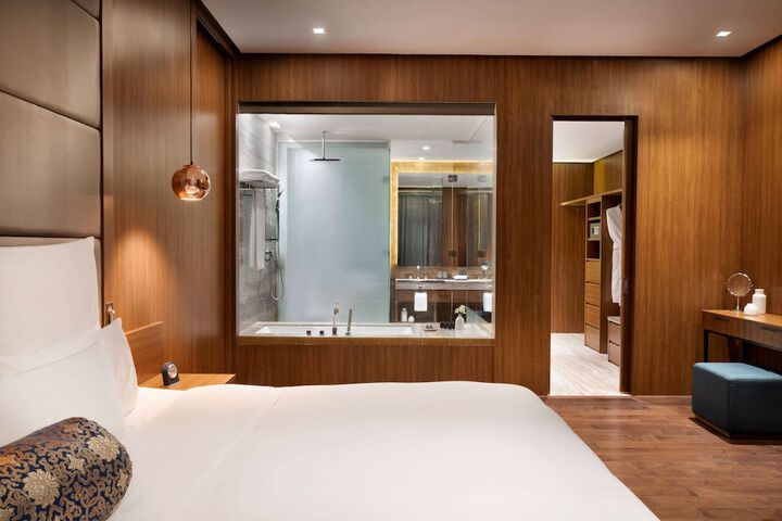 Room 27 of 104