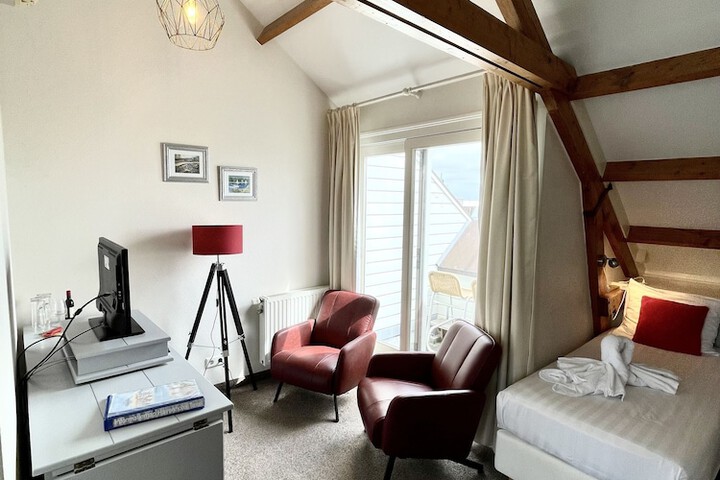 Room 12 of 43