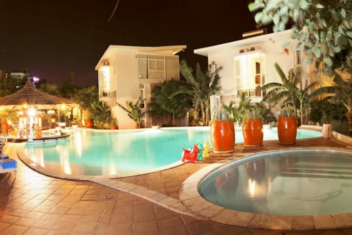 Hotel Pool