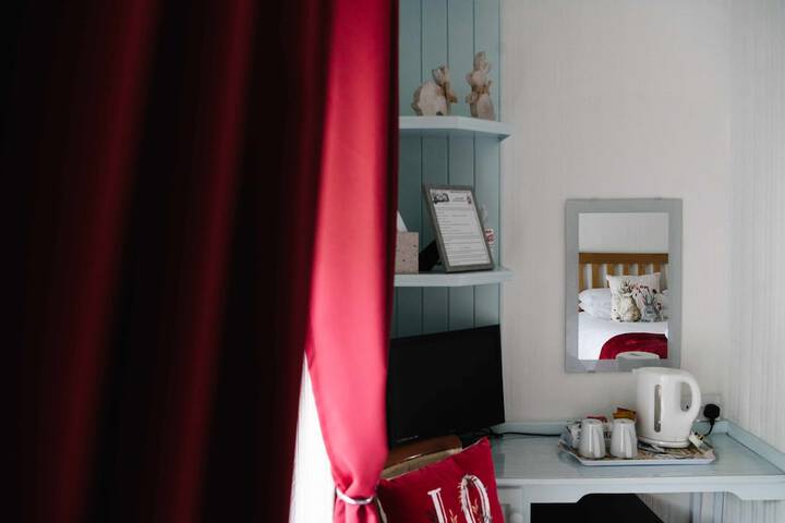 Room 5 of 20