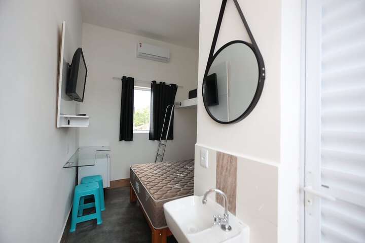 Room 2 of 10
