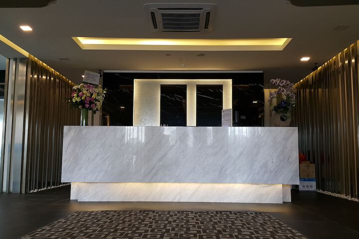 Check-in/check-out kiosk