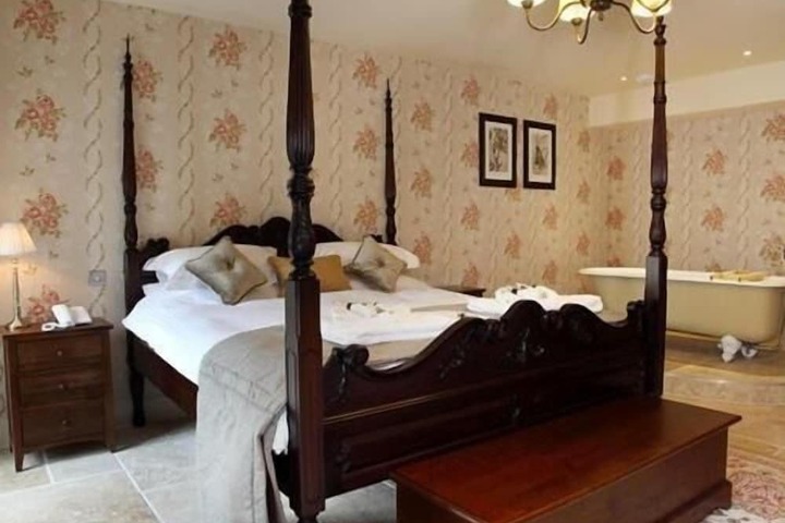 Room 6 of 30