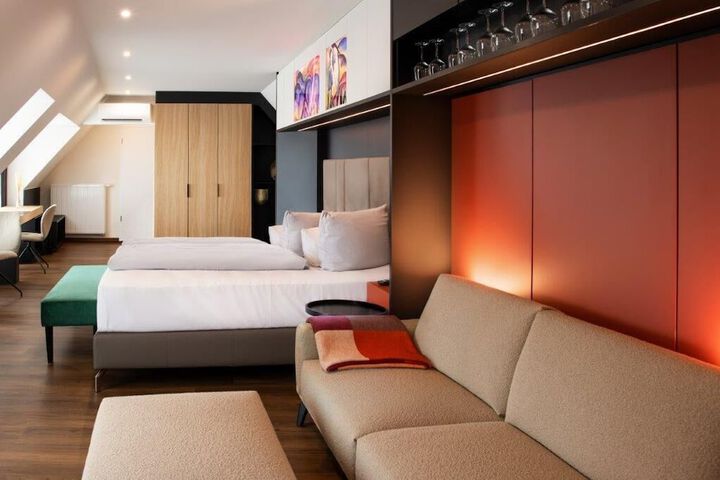 Room 16 of 25
