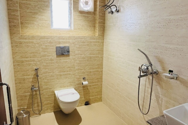 Room 17 of 28
