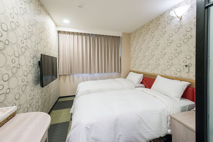 Room 6 of 17