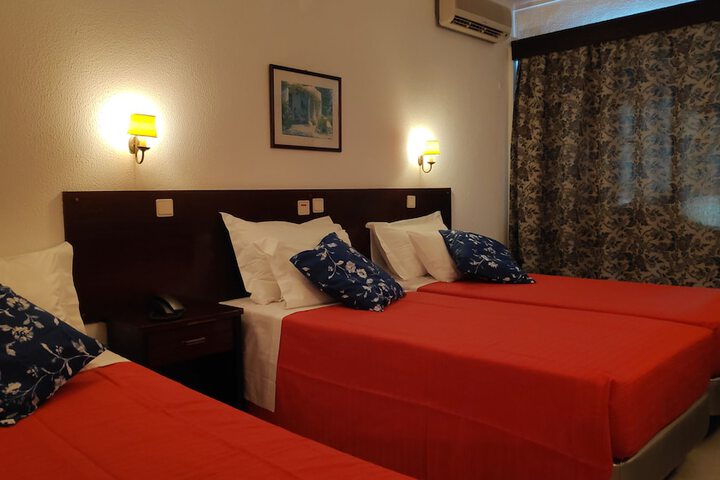 Room 4 of 82