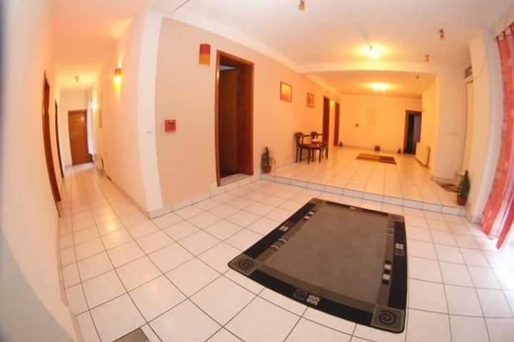 Ballroom/Hall 18 of 20