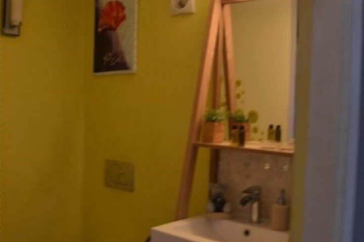 Room 7 of 25