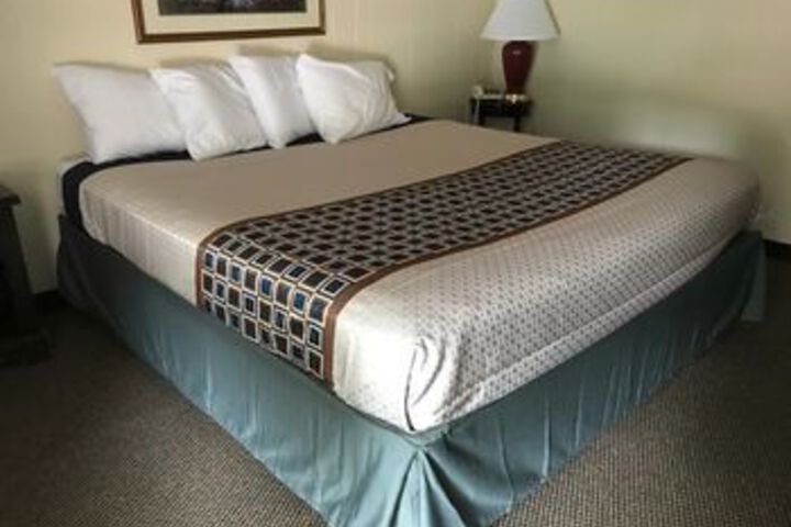 Holiday House Motel
