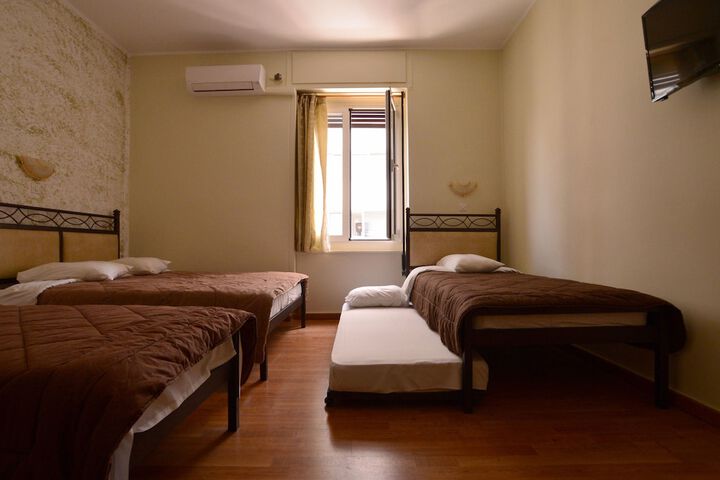 Room 22 of 35