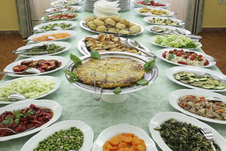 Dining 11 of 17