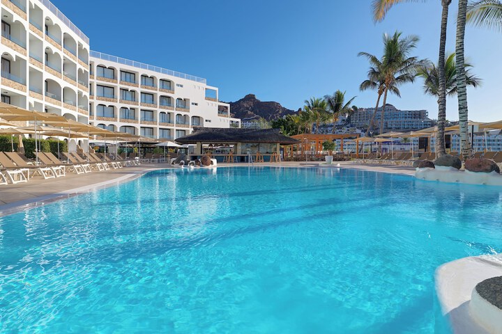 Pools & Facilities