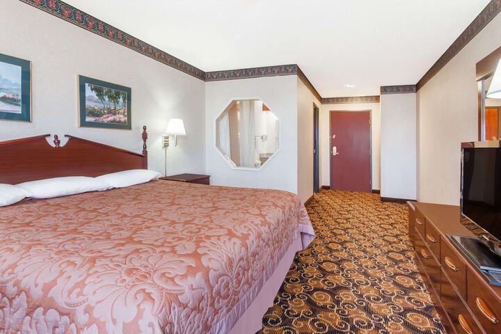 1 King Bed (10 of 12)