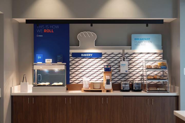 Breakfast/Coffee Service 85 of 110