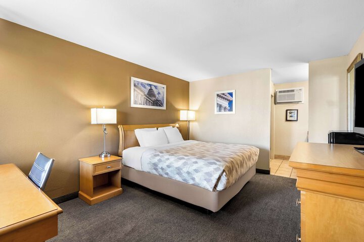 Room 8 of 30