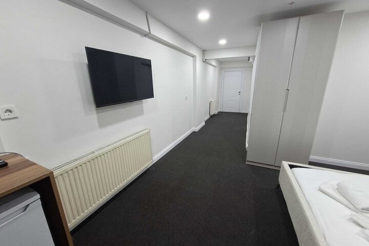 Room 3 of 21