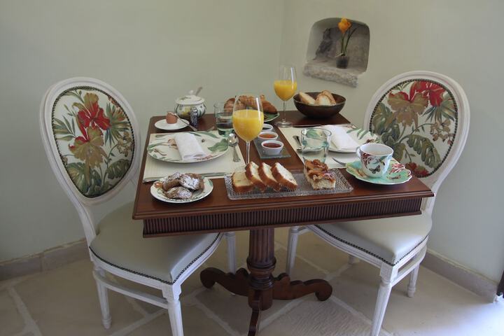 Breakfast/Coffee Service 56 of 90