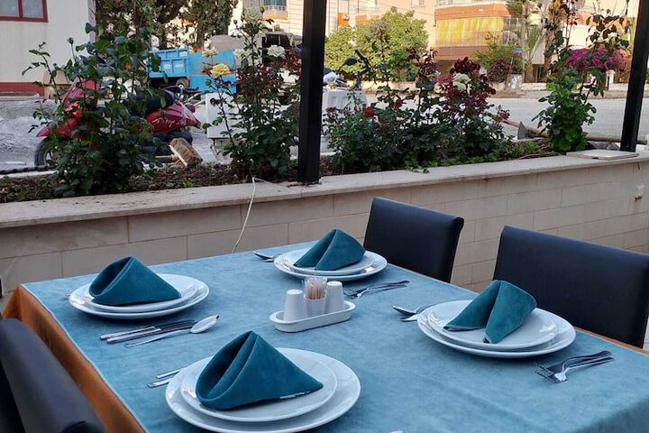 Dining 18 of 25