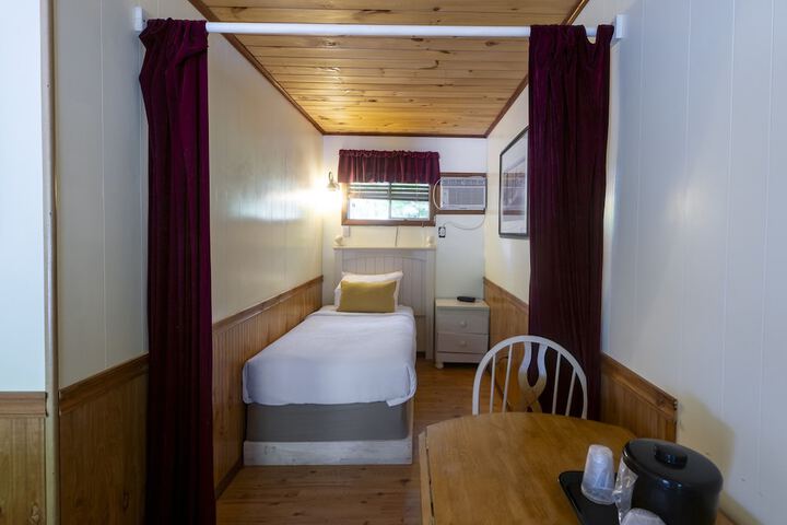 Room 33 of 225