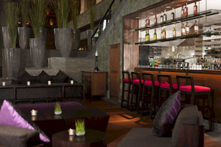 Lounge 79 of 198