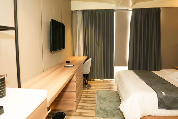 Room 7 of 10