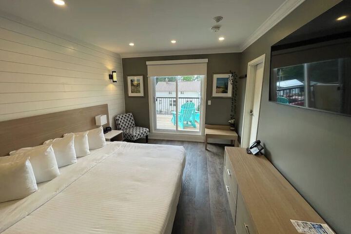 Comfort Room 1 King Bed (6 of 10)