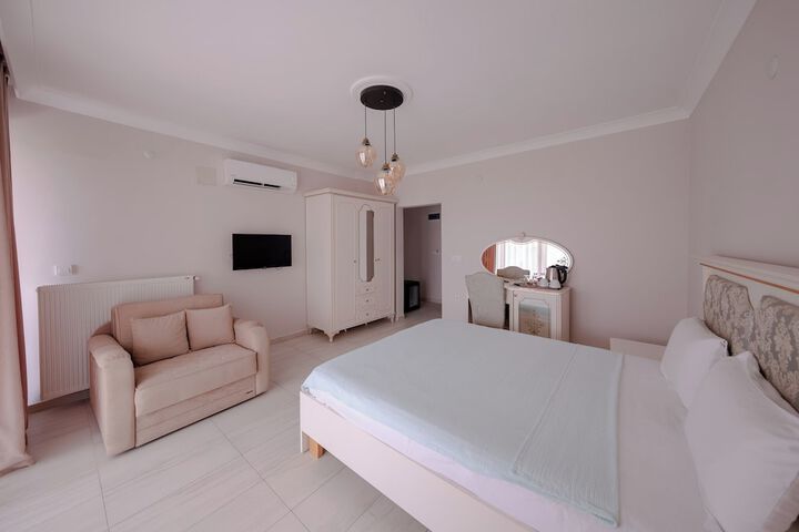 Room 10 of 48