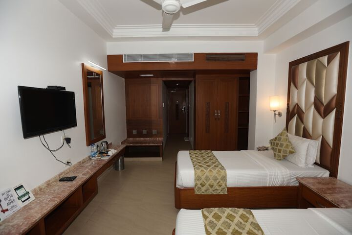 Room 7 of 24