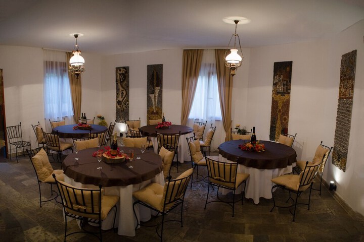 Dining 40 of 43