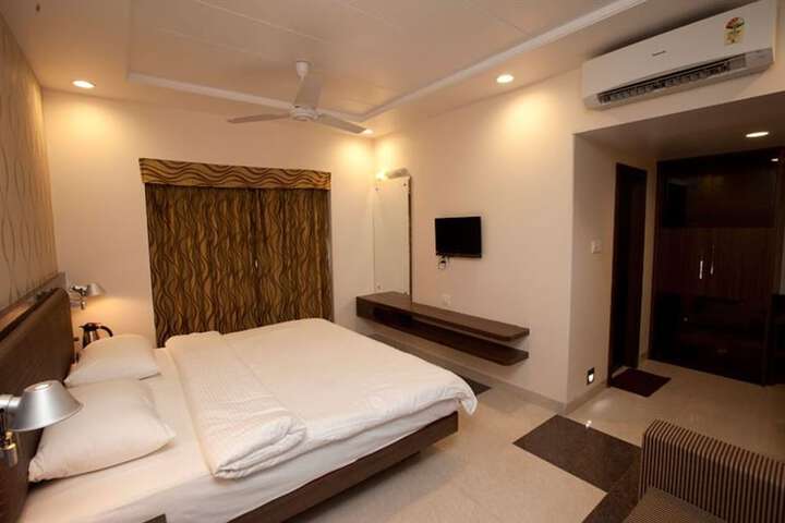 Room 3 of 24