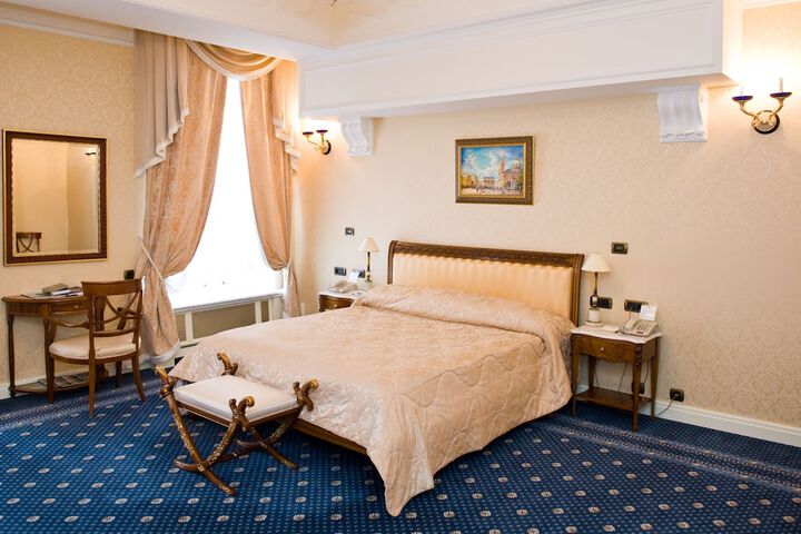 Room 44 of 137