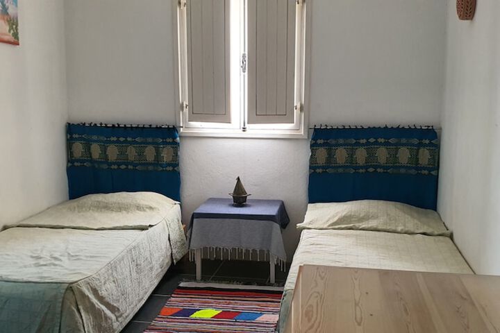 Room 9 of 34