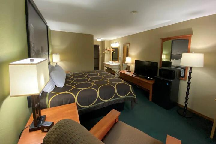 2 Queen Beds (1 of 6)
