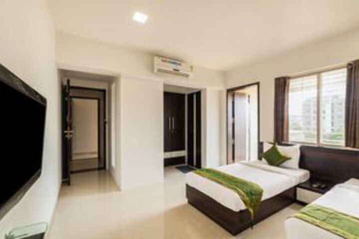 Room 11 of 20