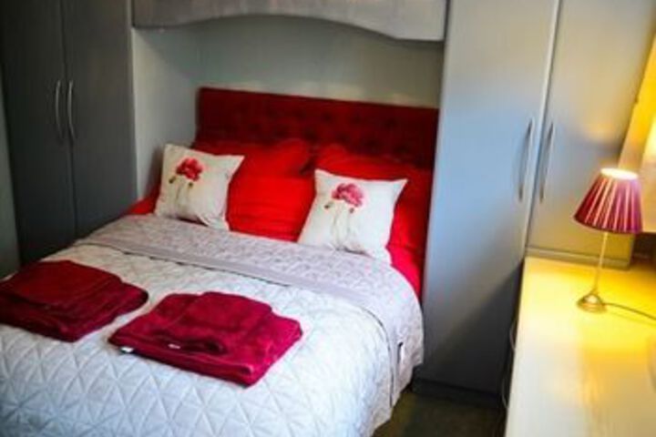 Room 2 of 8