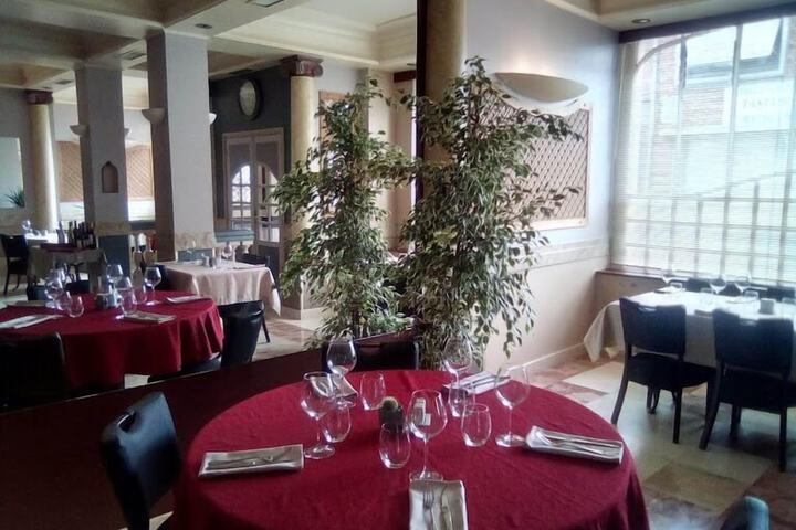 Dining 10 of 11