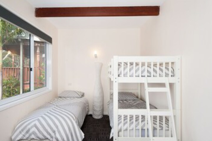Room 33 of 40
