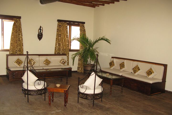 Lounge 117 of 135