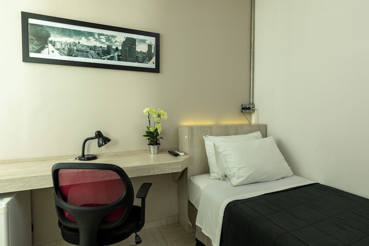 Room 4 of 27