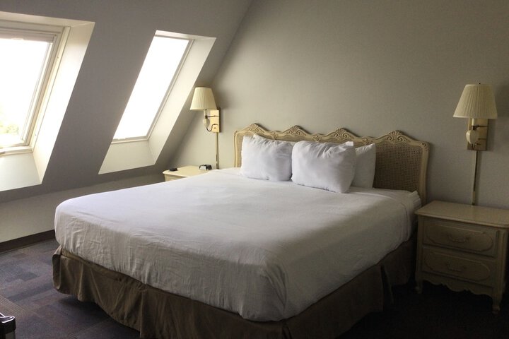 Room 8 of 19