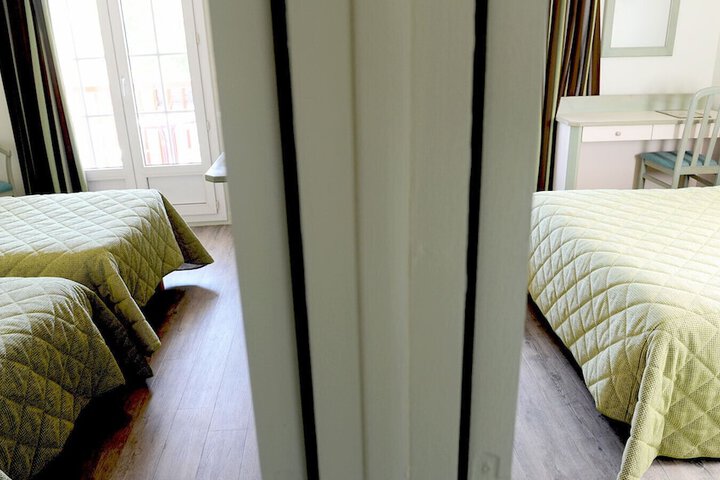 Room 11 of 27