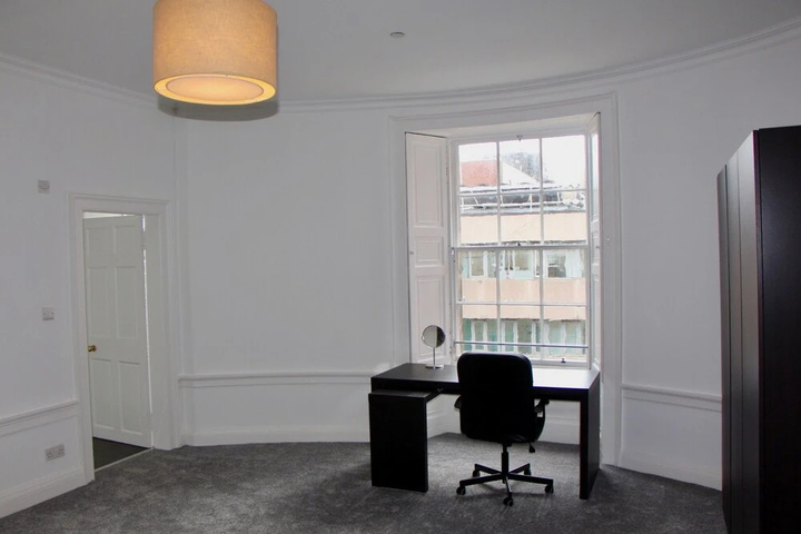 Room 9 of 12