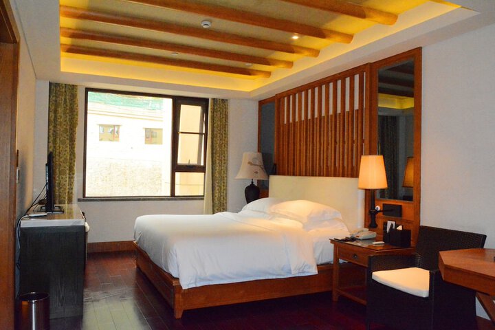 Room 5 of 97