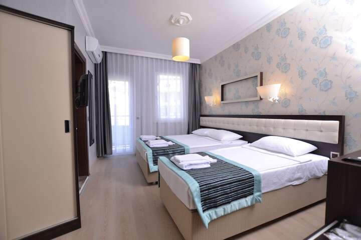 Room 9 of 83